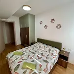 Aura Apartment *
